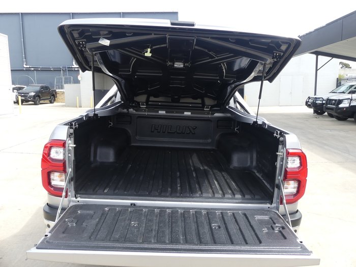 2021 Toyota Hilux SR5