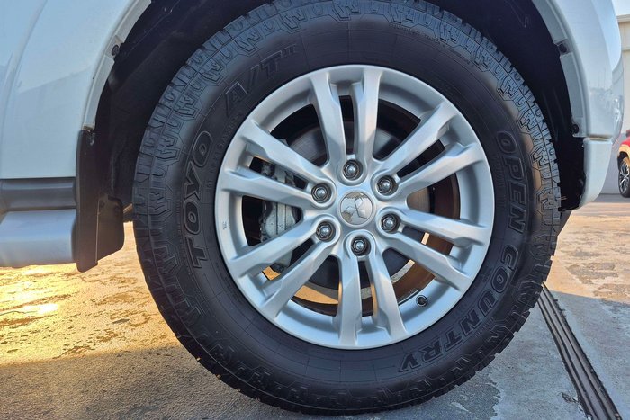 2015 Mitsubishi Pajero GLS