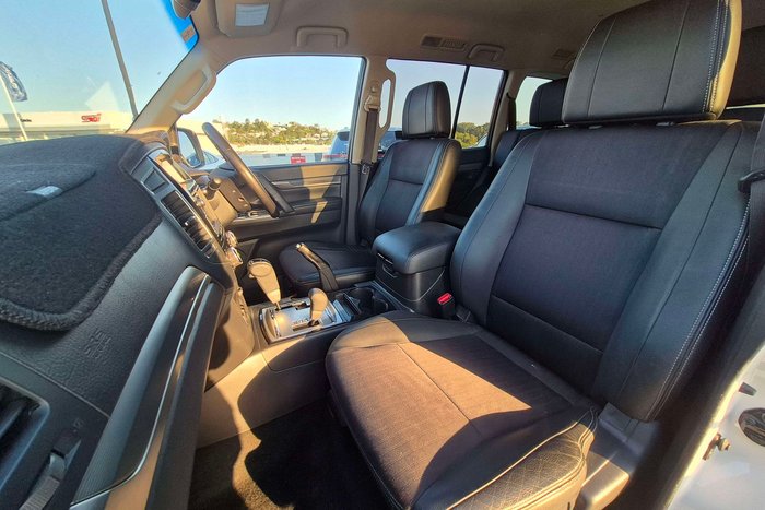 2015 Mitsubishi Pajero GLS