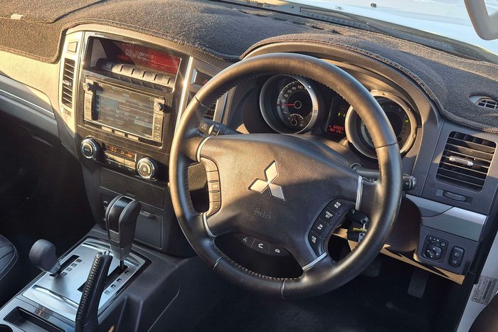 2015 Mitsubishi Pajero GLS