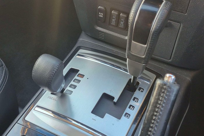 2015 Mitsubishi Pajero GLS