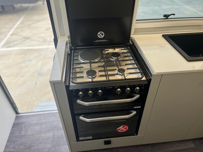 2025 New Age Caravans Desert Rose Dr18e