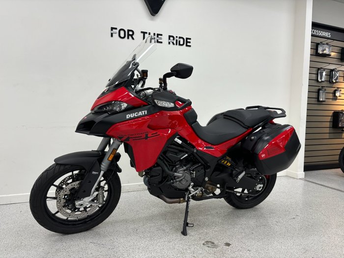 2023 DUCATI MULTISTRADA V2 Red