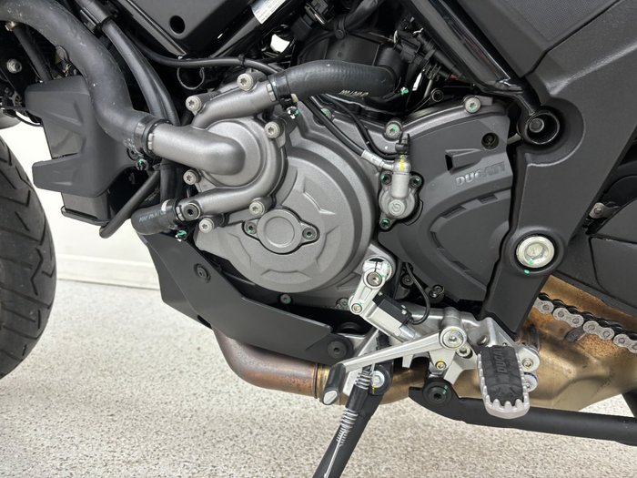 2023 DUCATI MULTISTRADA V2 Red