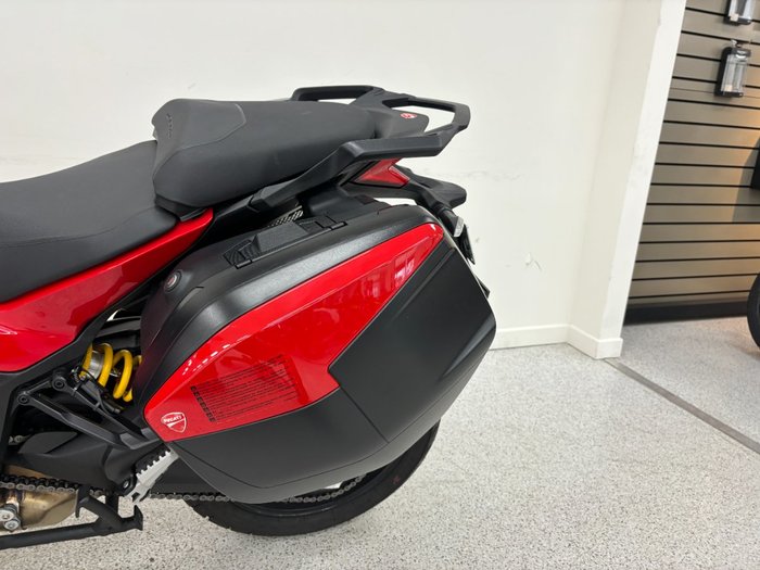 2023 DUCATI MULTISTRADA V2 Red