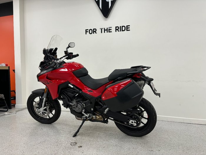 2023 DUCATI MULTISTRADA V2 Red