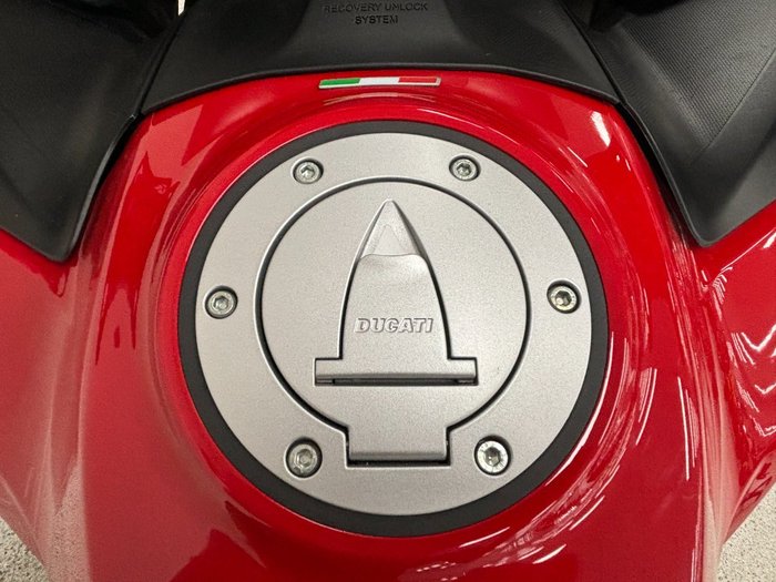 2023 DUCATI MULTISTRADA V2 Red