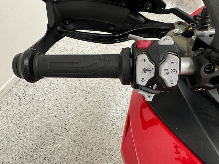 2023 DUCATI MULTISTRADA V2 Red