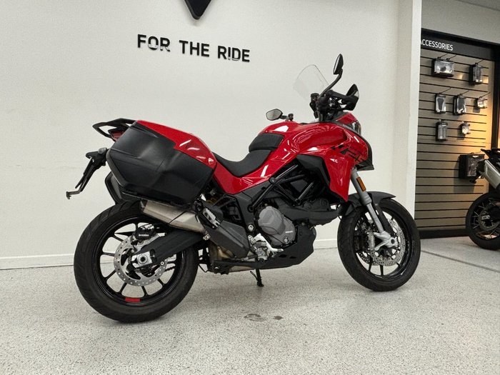 2023 DUCATI MULTISTRADA V2 Red