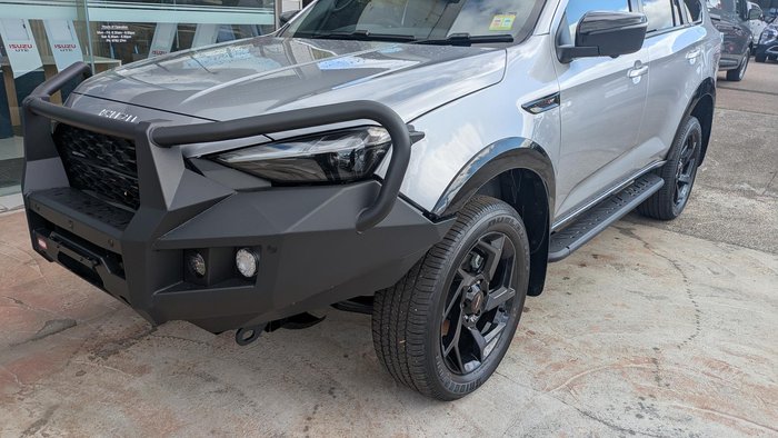 2025 Isuzu MU-X X-TERRAIN