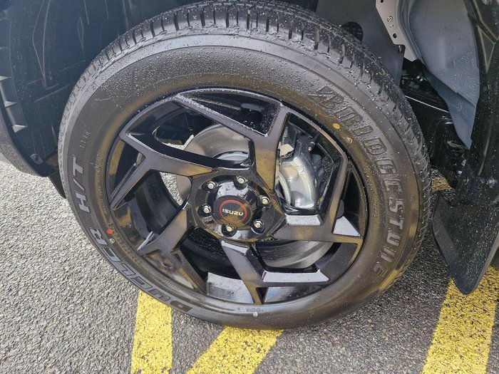 2025 Isuzu MU-X X-TERRAIN