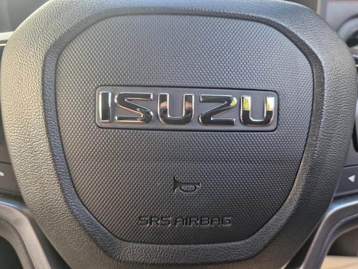 2025 Isuzu MU-X X-TERRAIN