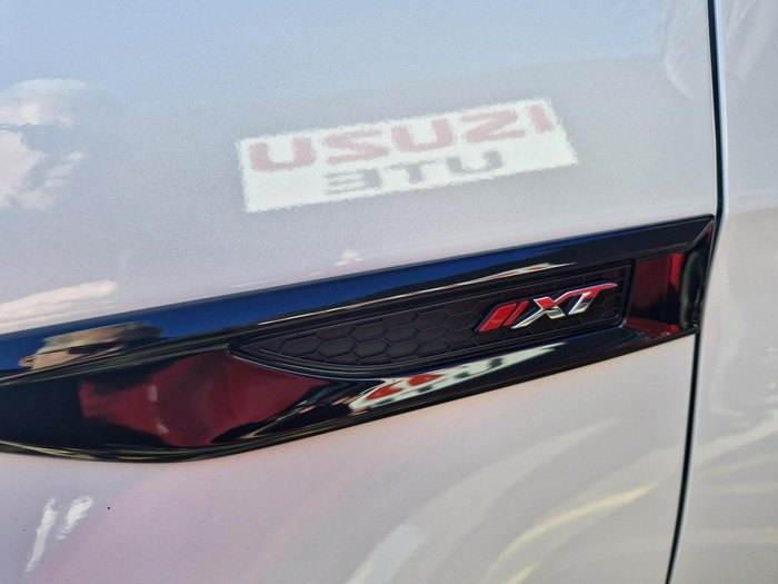 2025 Isuzu MU-X X-TERRAIN