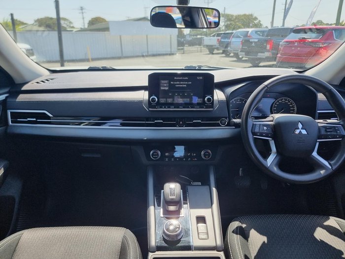 2023 Mitsubishi Outlander ES