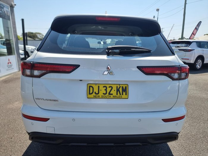 2023 Mitsubishi Outlander ES