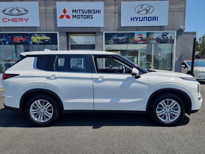 2023 Mitsubishi Outlander ES