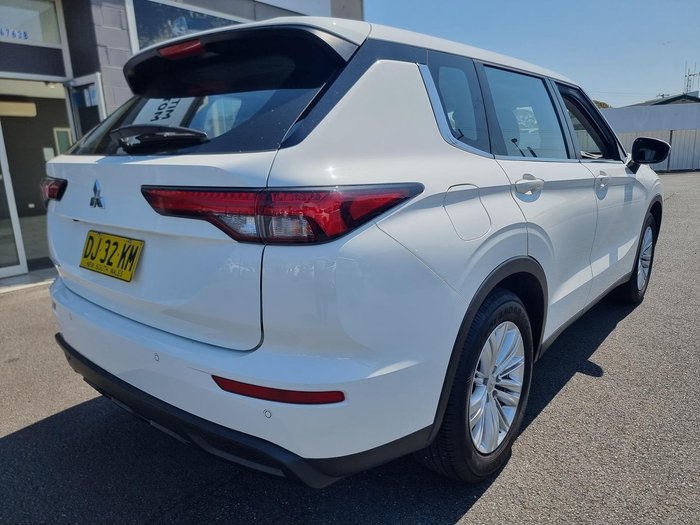 2023 Mitsubishi Outlander ES