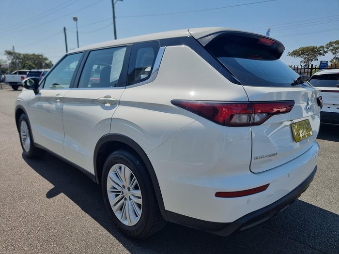 2023 Mitsubishi Outlander ES
