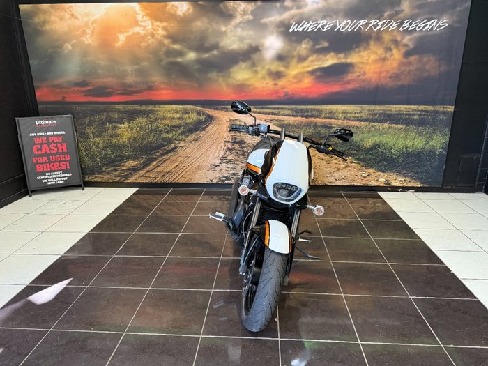 2020 Suzuki VZR 1800 BOULEVARD (M109R) WHITE