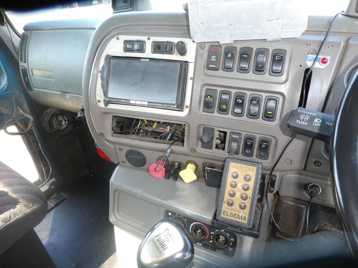 2005 Mack Metro-Liner 