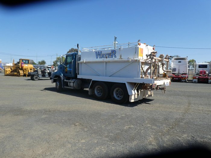 2005 Mack Metro-Liner 