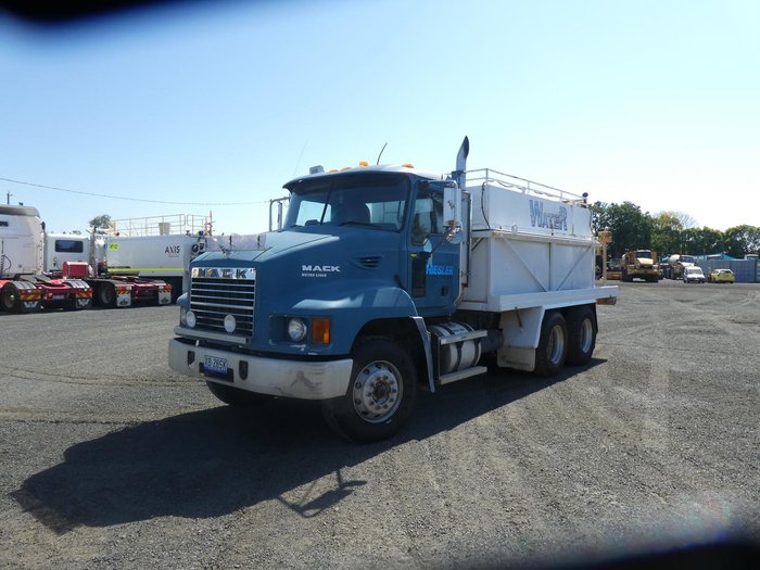 2005 Mack Metro-Liner 