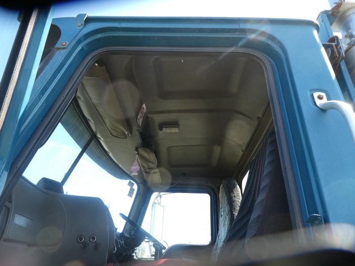 2005 Mack Metro-Liner 