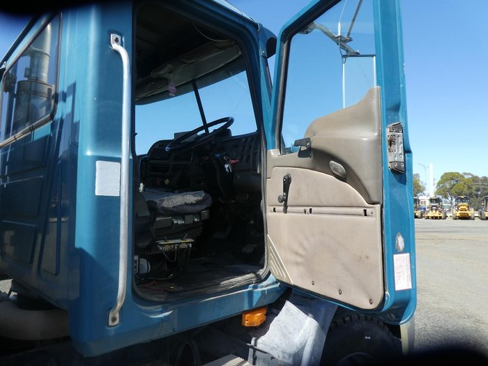 2005 Mack Metro-Liner 