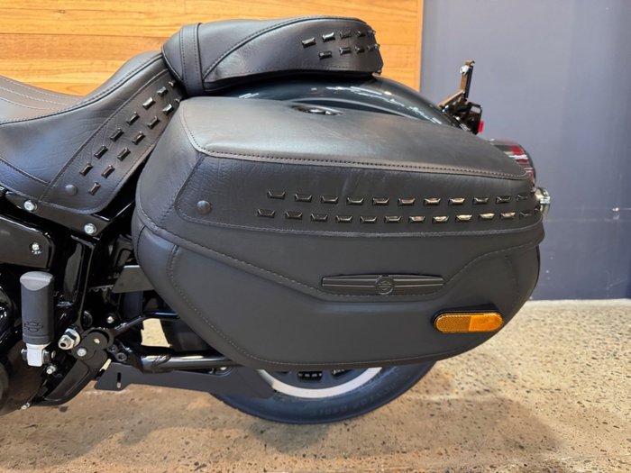 2025 Harley-davidson FLHC HERITAGE CLASSIC (117) Black