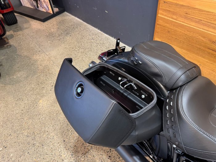 2025 Harley-davidson FLHC HERITAGE CLASSIC (117) Black