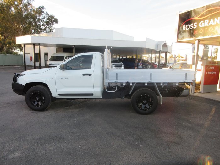 2025 Mitsubishi Triton GLX
