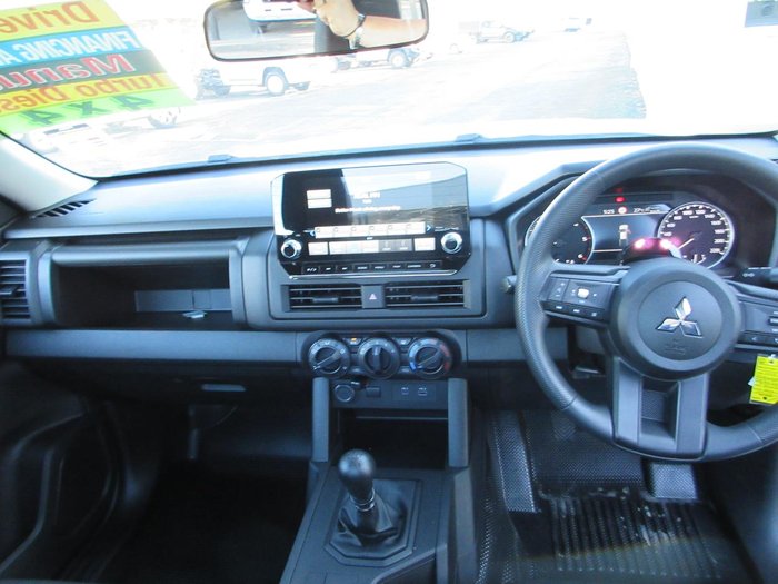 2025 Mitsubishi Triton GLX