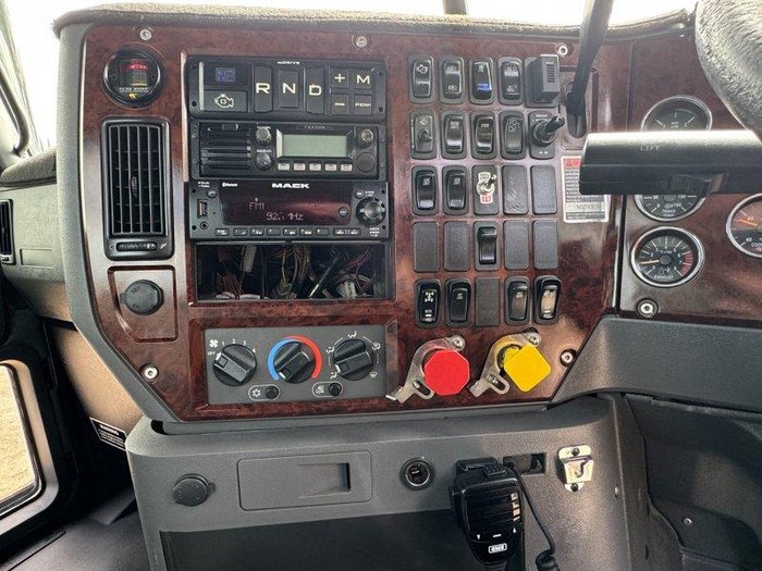 2017 Mack Superliner 6X4 Day Cab Prime Mover