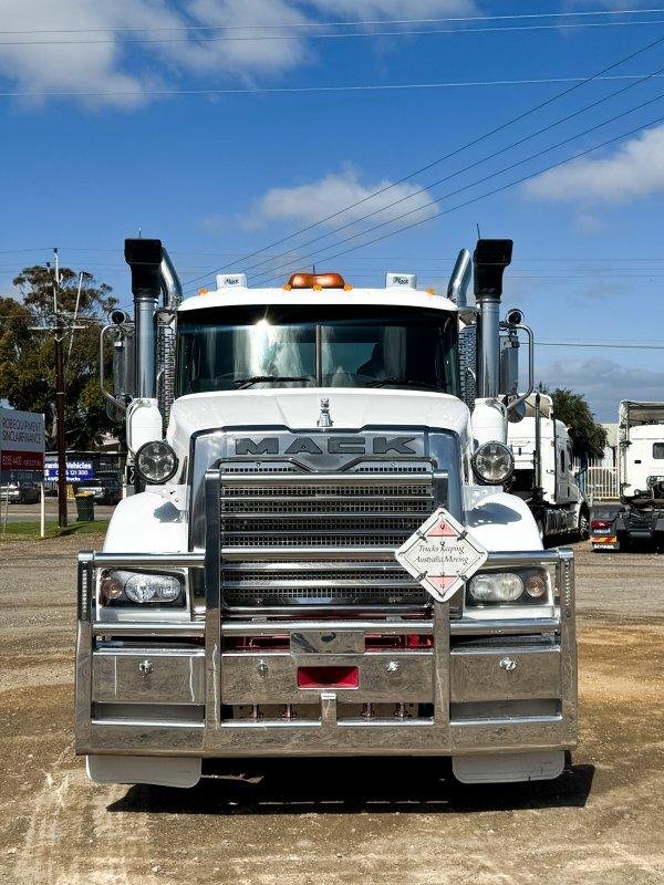 2017 Mack Superliner 6X4 Day Cab Prime Mover
