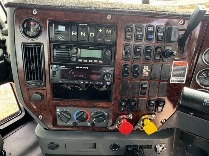 2017 Mack Superliner 6X4 Day Cab Prime Mover