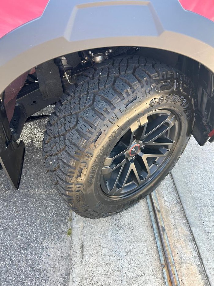 2025 Isuzu D-MAX BLADE