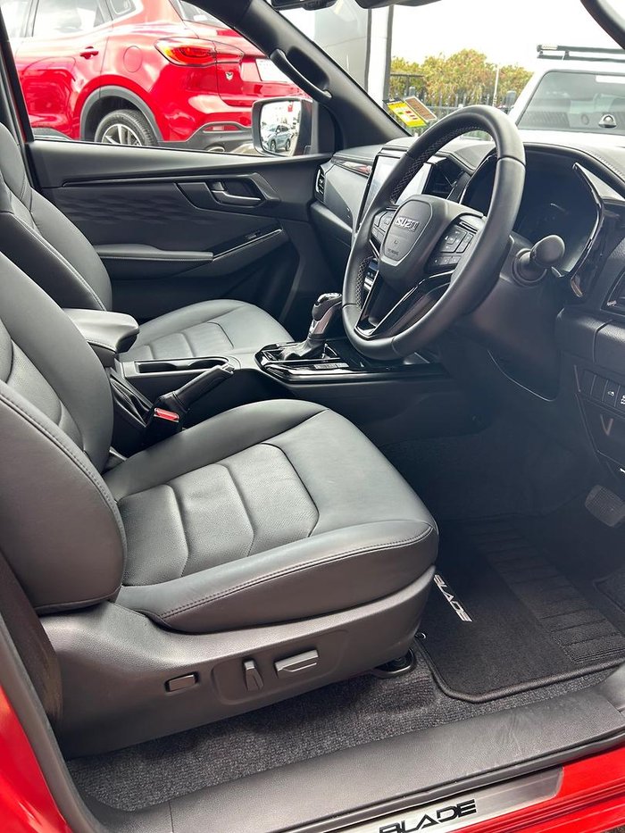 2025 Isuzu D-MAX BLADE