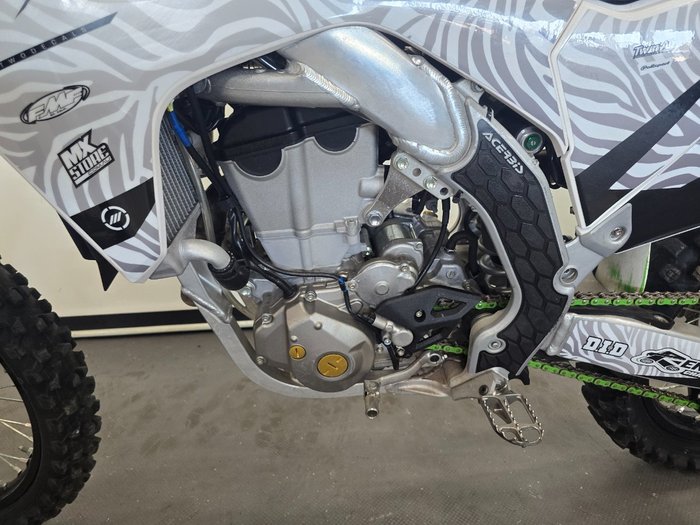 2024 Kawasaki KX450 White