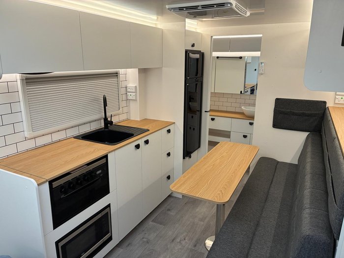 2025 Traveller Destination Track 17