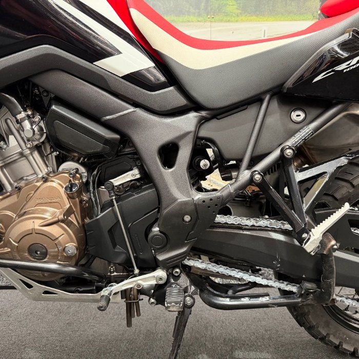 2016 Honda CRF1000L AFRICA TWIN RED/WHITE