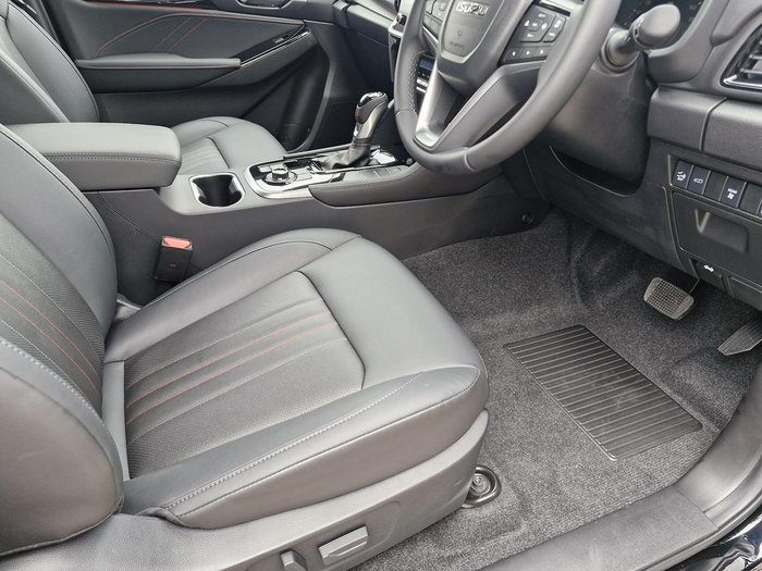 2025 Isuzu MU-X X-TERRAIN