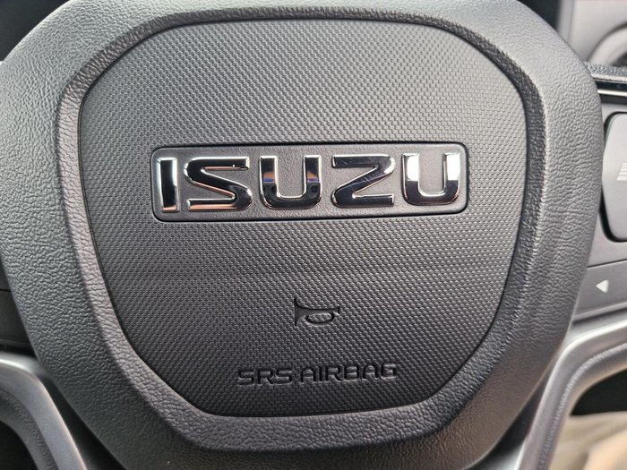 2025 Isuzu MU-X X-TERRAIN