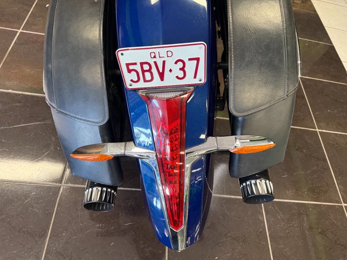 2011 VICTORY CROSS ROADS BLUE