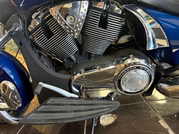 2011 VICTORY CROSS ROADS BLUE