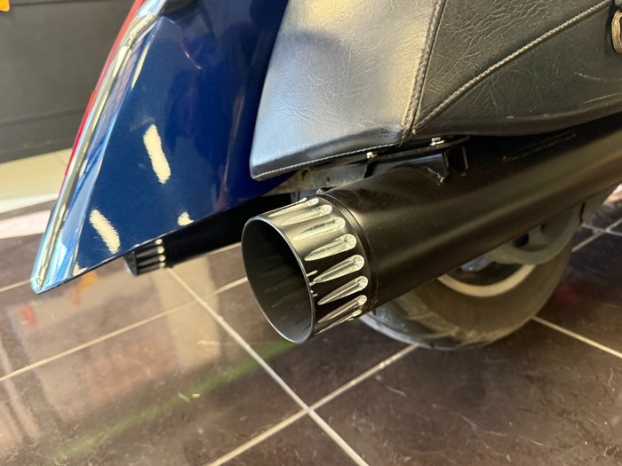 2011 VICTORY CROSS ROADS BLUE