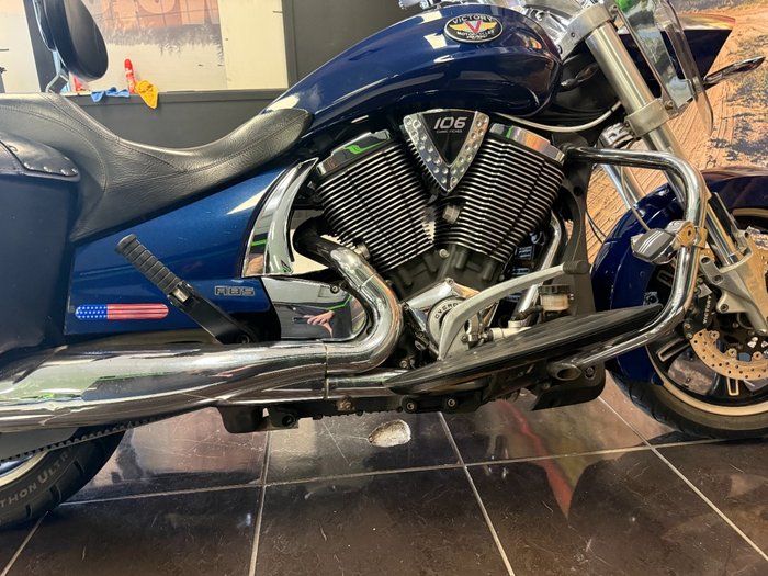 2011 VICTORY CROSS ROADS BLUE