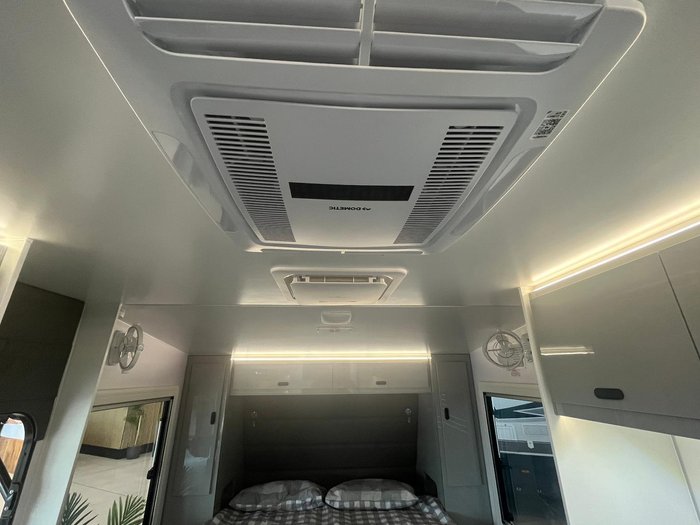 2025 JB Caravans Gator X 17'10 Fd Cafe