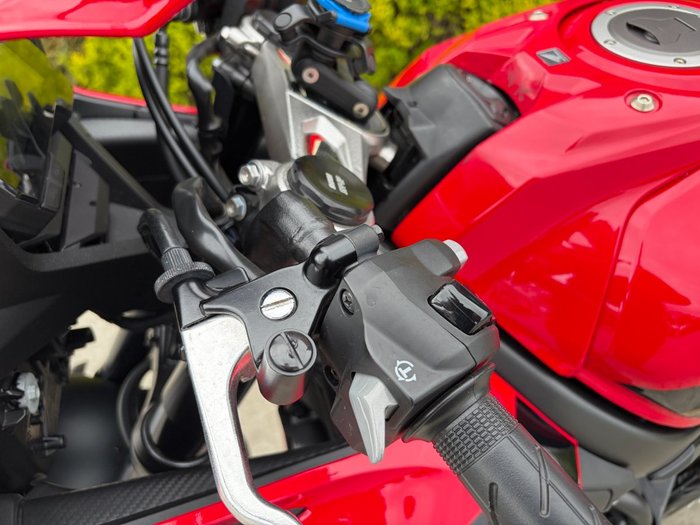 2023 Honda CBR650R Red