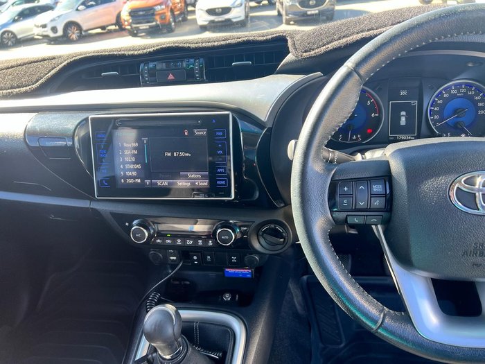 2016 Toyota Hilux SR5