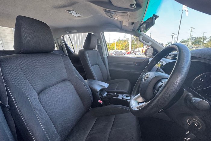 2016 Toyota Hilux SR